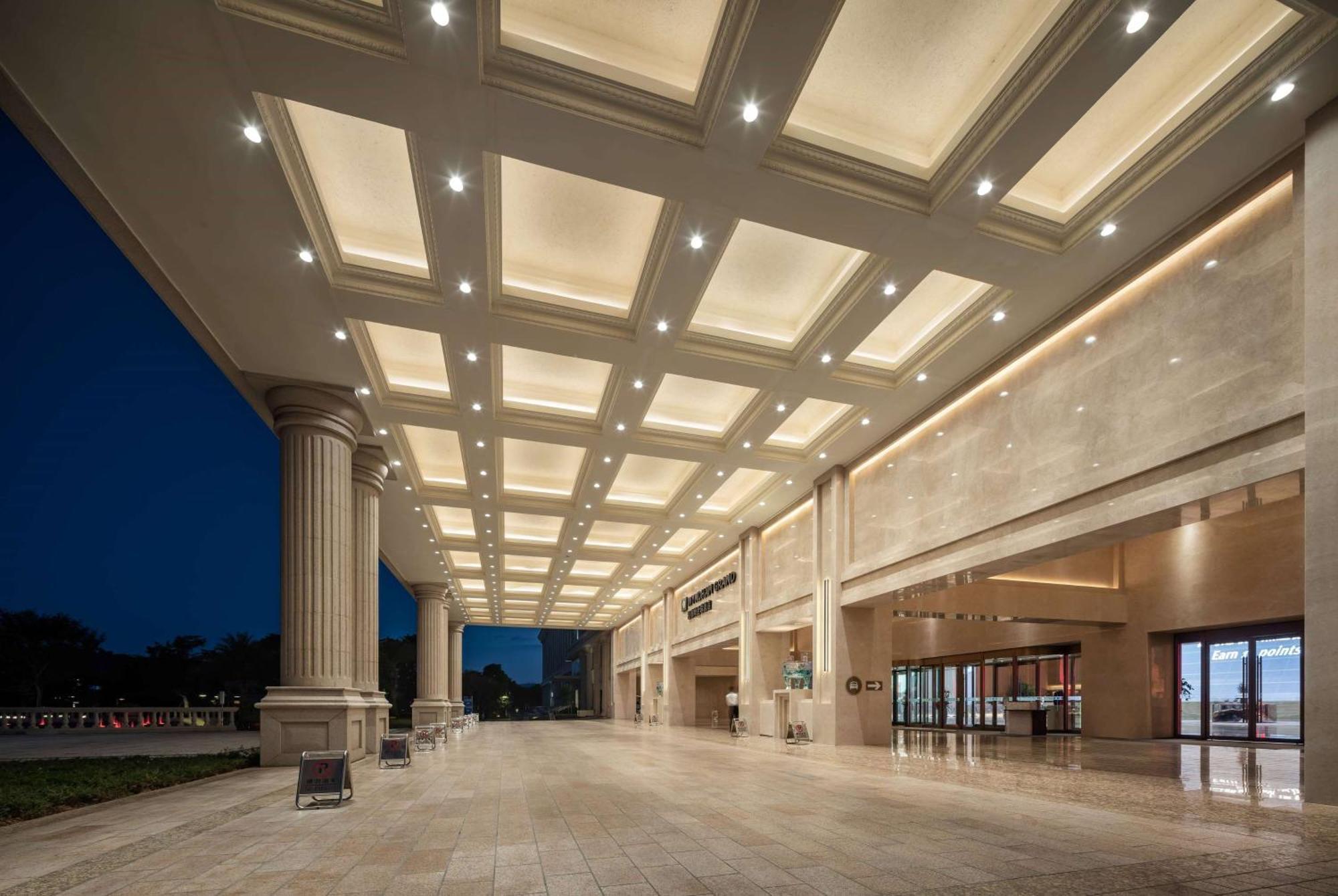 Wyndham Grand Zhaoqing Downtown Hotel Exterior photo